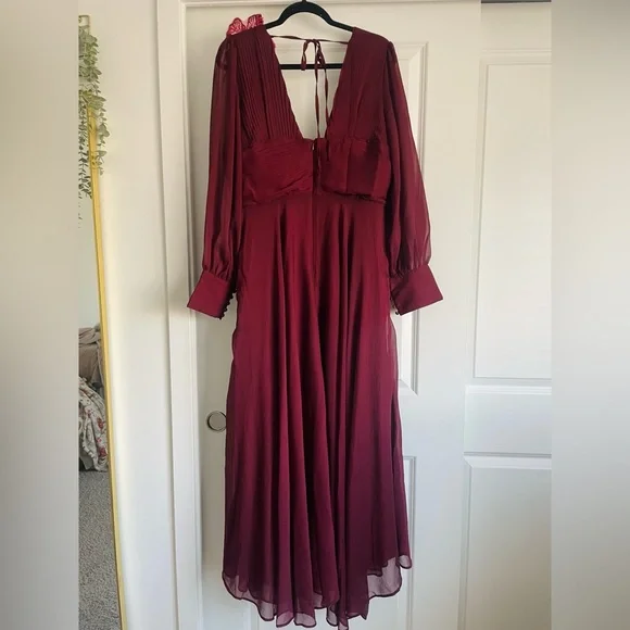 NWOT Elegant Burgundy Long Sleeve V-Neck Evening Dress - Picture 2 of 4